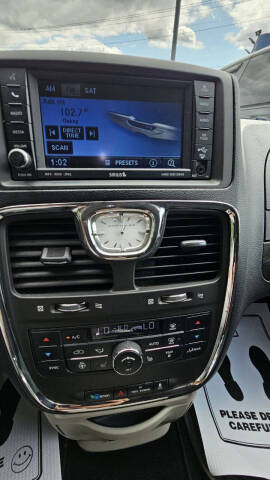 2011 Chrysler Town and Country Touring