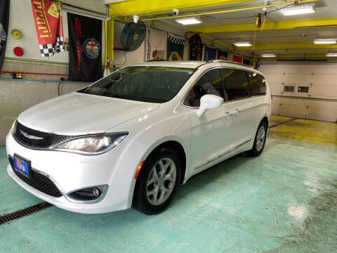2017 Chrysler Pacifica Touring-L Plus