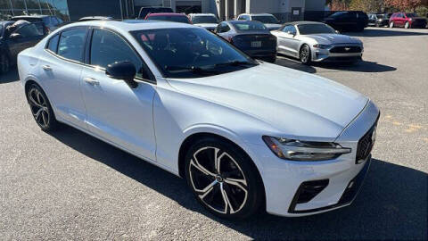 2024 Volvo S60 B5 Plus Dark Theme