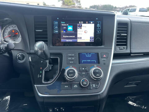 2015 Toyota Sienna SE 8-Passenger