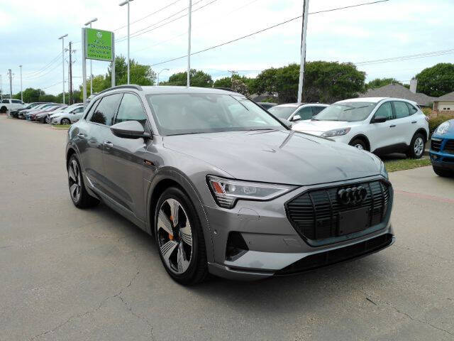 2022 Audi e-tron quattro Premium Plus