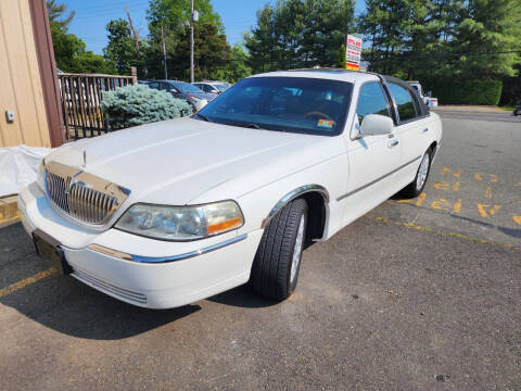 2003 Lincoln Town Car for sale at Central Jersey Auto Trading in Jackson NJ