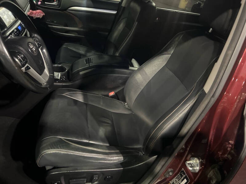 2017 Toyota Highlander SE