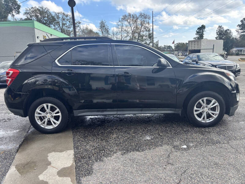 2017 Chevrolet Equinox LT's photo