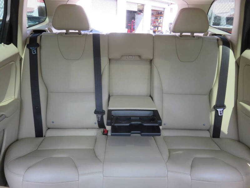 2015 Volvo XC60 T6 Premier Plus