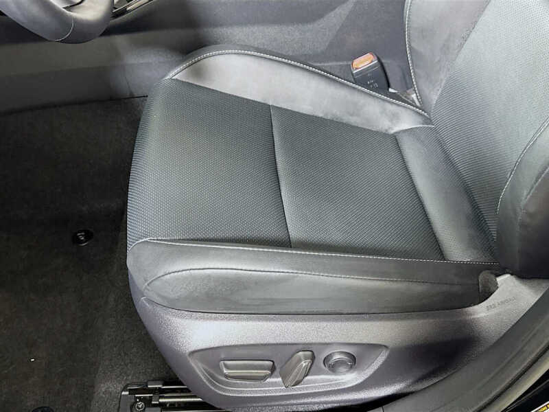 2025 Toyota Prius XLE