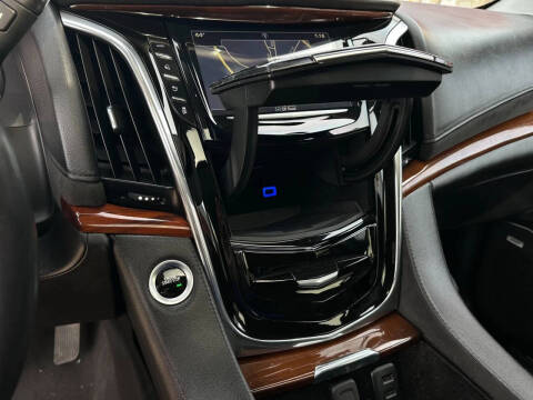2018 Cadillac Escalade Luxury
