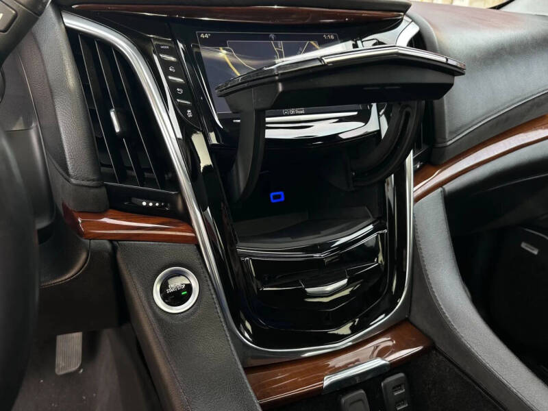 2018 Cadillac Escalade Luxury