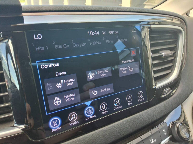 2017 Chrysler Pacifica Touring-L Plus