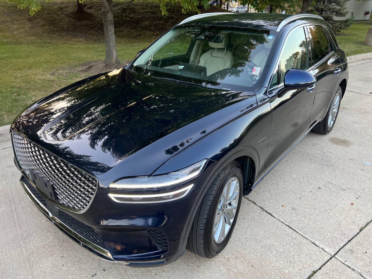 2023 Genesis GV70 2.5T Standard AWD 4dr SUV's photo