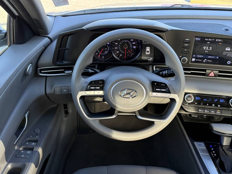 2022 Hyundai Elantra SEL