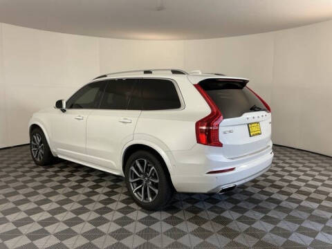 2017 Volvo XC90 T6 Momentum