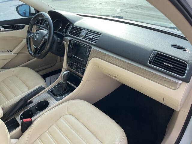 2017 Volkswagen Passat V6 SEL Premium