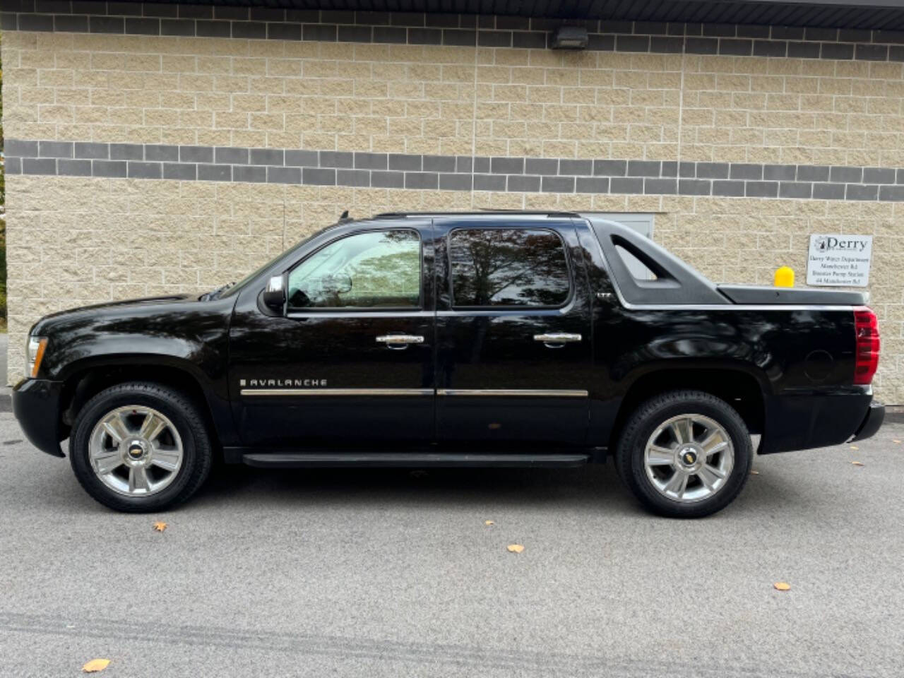 2009 Chevrolet Avalanche for sale at Derry Auto Superstore in Derry, NH