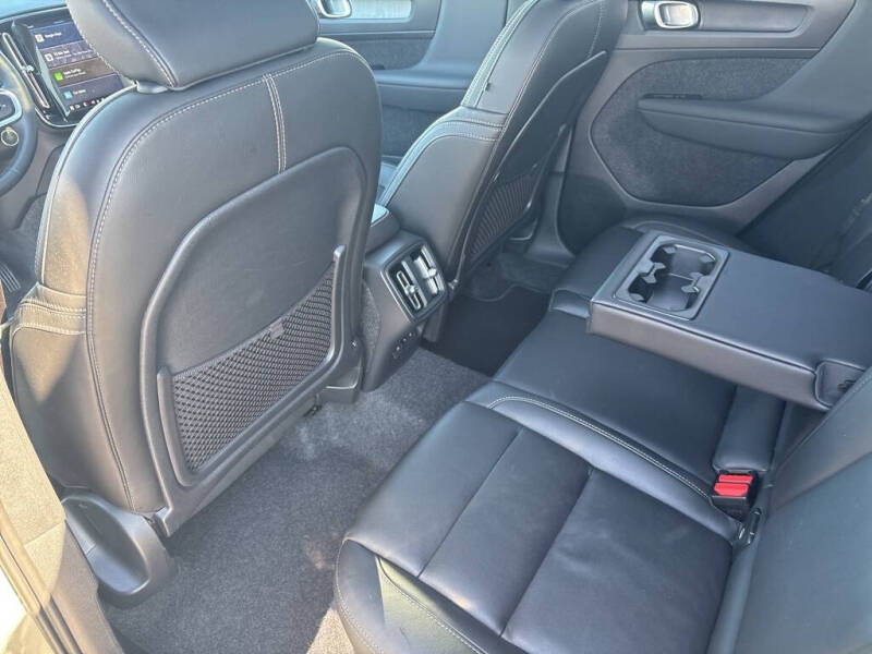 2025 Volvo XC40 B5 Plus Bright Theme