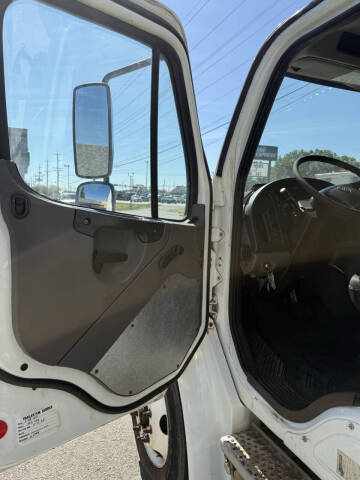 2012 Freightliner M2 106