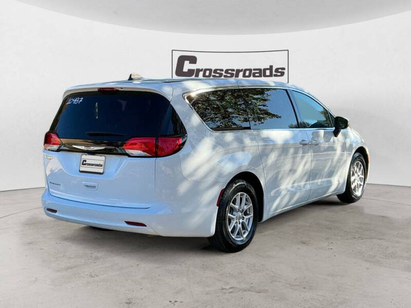 2022 Chrysler Voyager LX