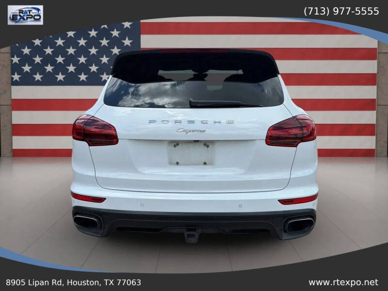2017 Porsche Cayenne Platinum Edition