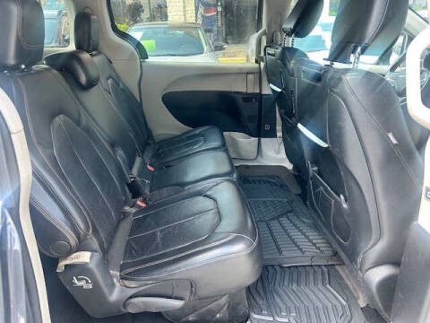 2017 Chrysler Pacifica Touring-L Plus