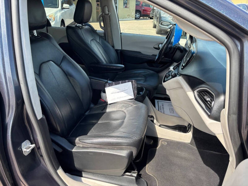 2020 Chrysler Pacifica Touring L
