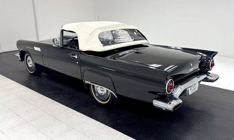 1957 Ford Thunderbird