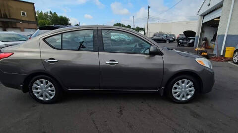 2014 Nissan Versa 1.6 SV