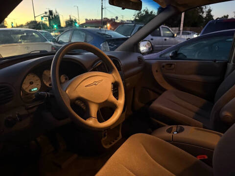 2002 Chrysler Town and Country EX