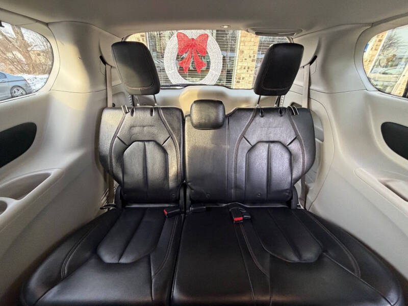 2017 Chrysler Pacifica Touring-L