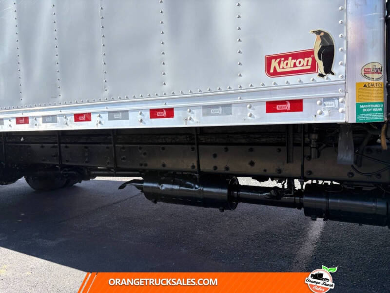 2017 Freightliner M2 106