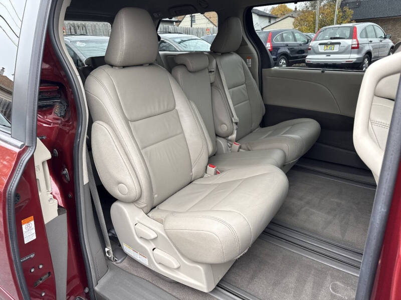 2015 Toyota Sienna XLE 8-Passenger