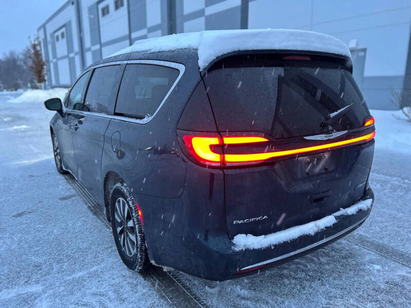 2022 Chrysler Pacifica Hybrid Touring L