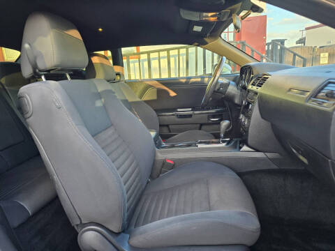2014 Dodge Challenger SXT
