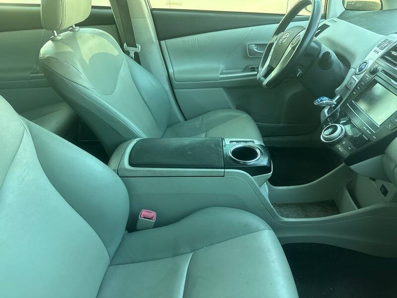 2013 Toyota Prius v Five