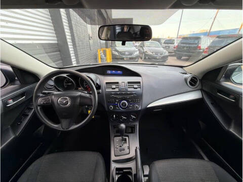 2013 Mazda MAZDA3 i SV