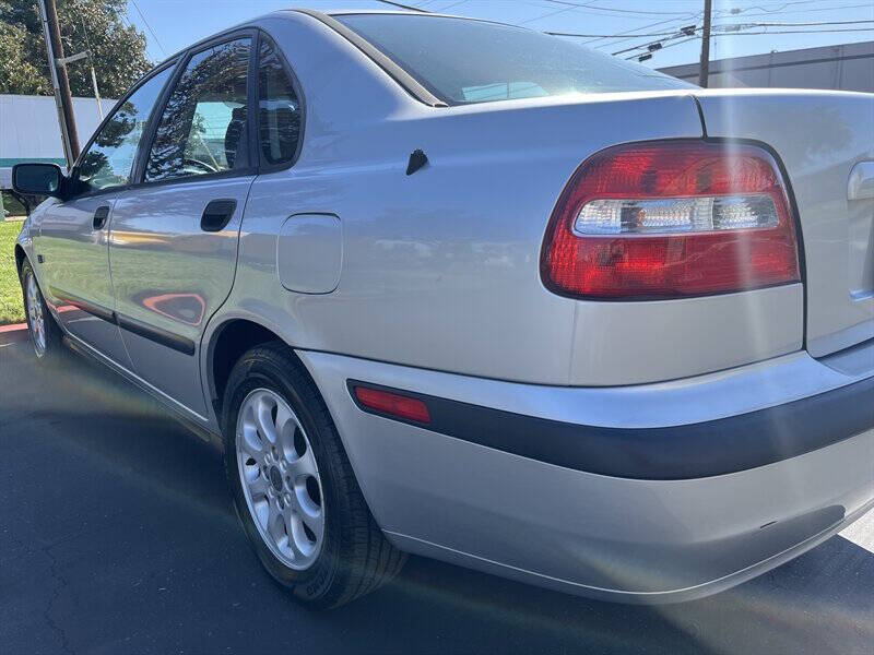 2002 Volvo S40