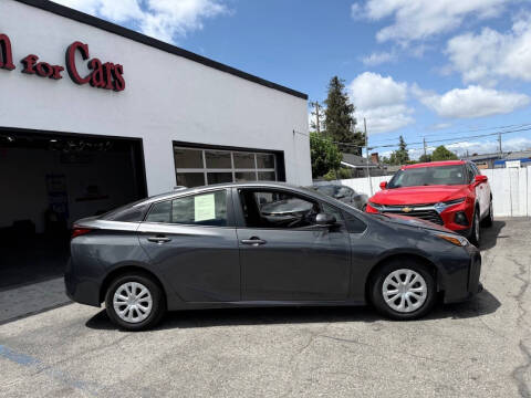 2022 Toyota Prius LE