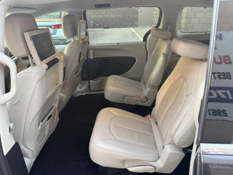 2017 Chrysler Pacifica Touring-L Plus