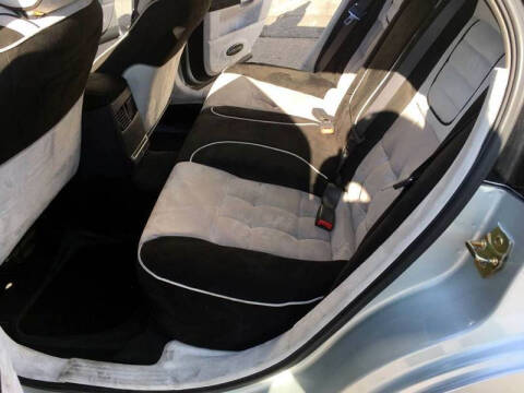 2005 Dodge Magnum SE