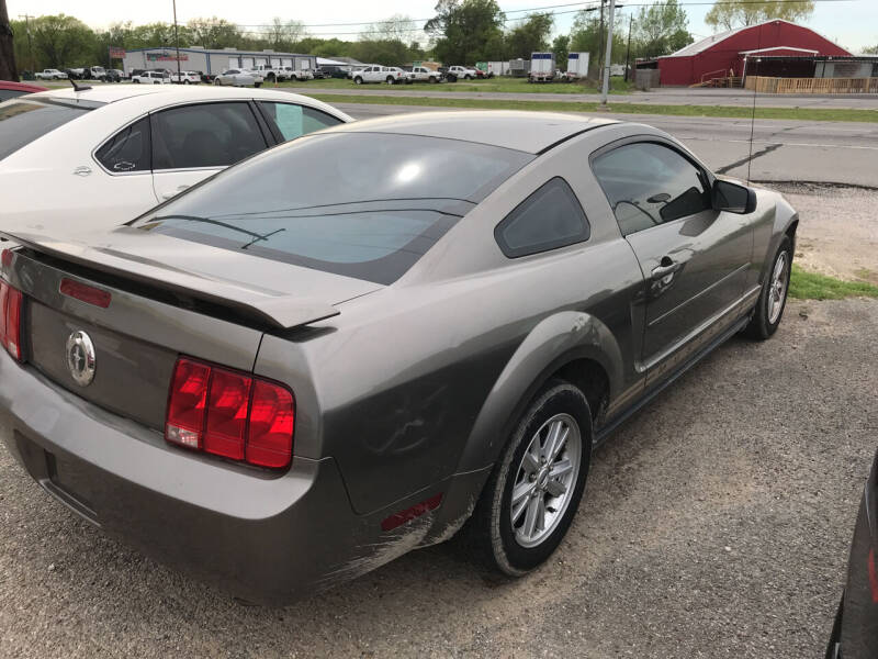 2005 Ford Mustang V6 Deluxe