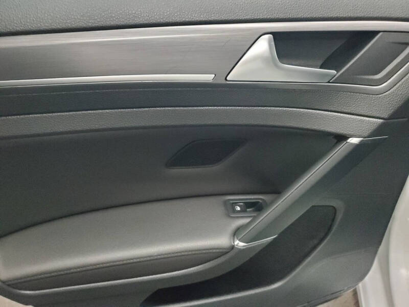 2017 Volkswagen e-Golf SEL Premium