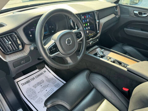 2023 Volvo XC60 B5 Ultimate Bright Theme