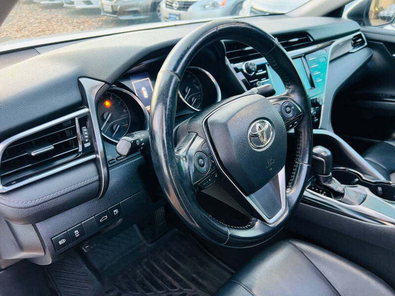 2018 Toyota Camry SE photo 18