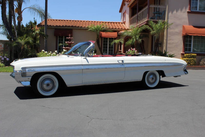1961 Oldsmobile Starfire
