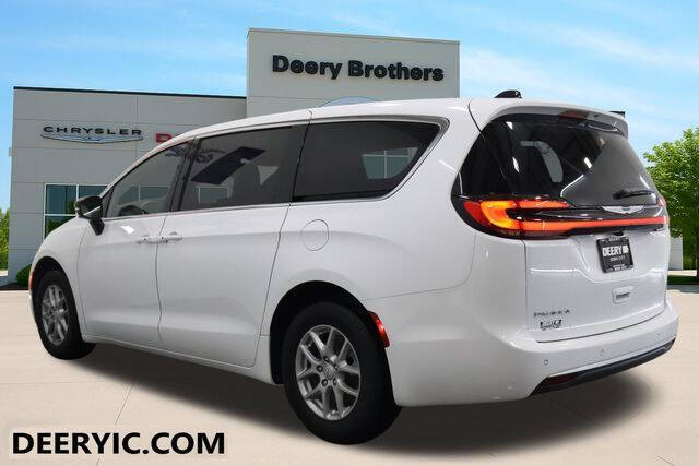 2026 Chrysler Pacifica Select