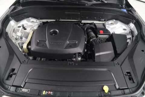 2022 Volvo XC90 T6 Momentum 7-Passenger