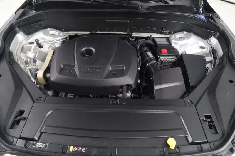 2022 Volvo XC90 T6 Momentum 7-Passenger
