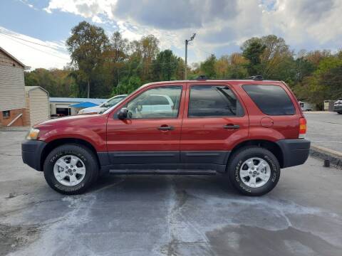 2005 Ford Escape for sale at G AND J MOTORS in Elkin NC