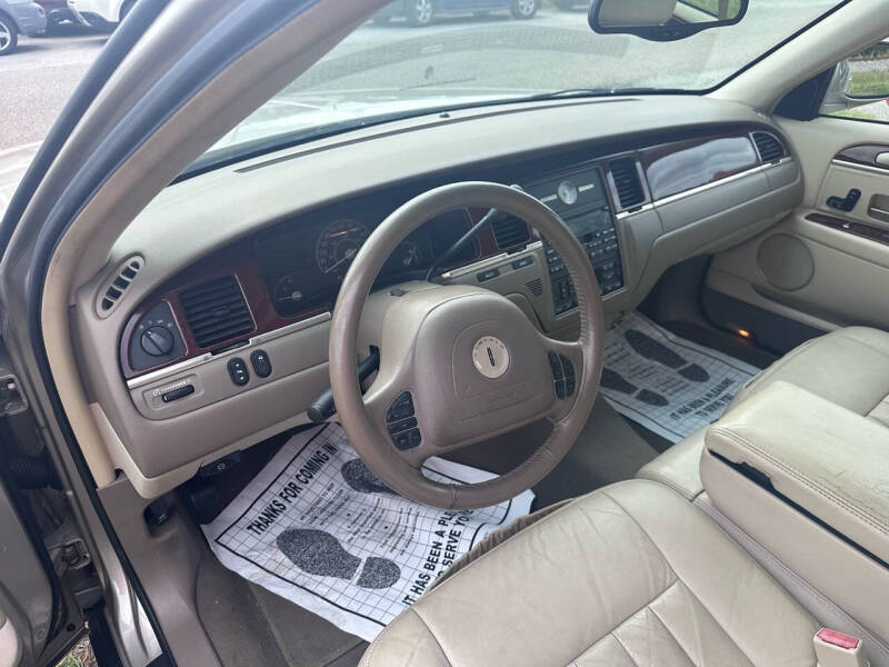 2003 Lincoln Town Car Executive photo 10