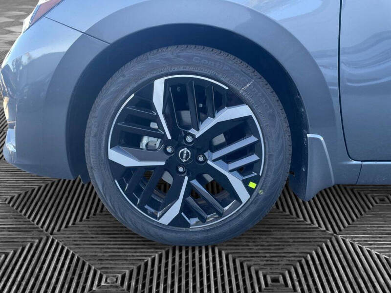 2025 Nissan Versa SR