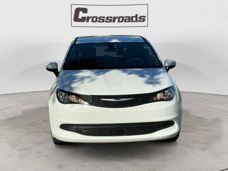 2022 Chrysler Voyager LX